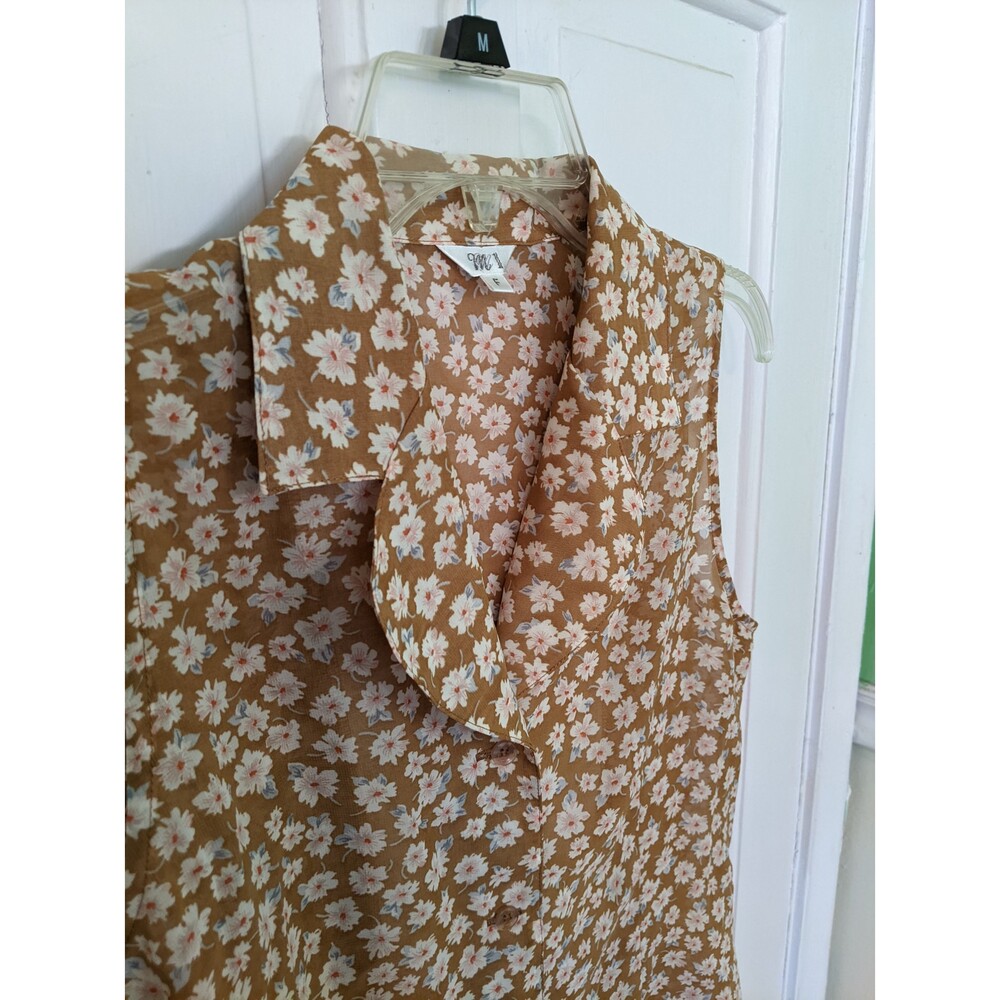 MII Sleeveless Blouse - Picture 6 of 7